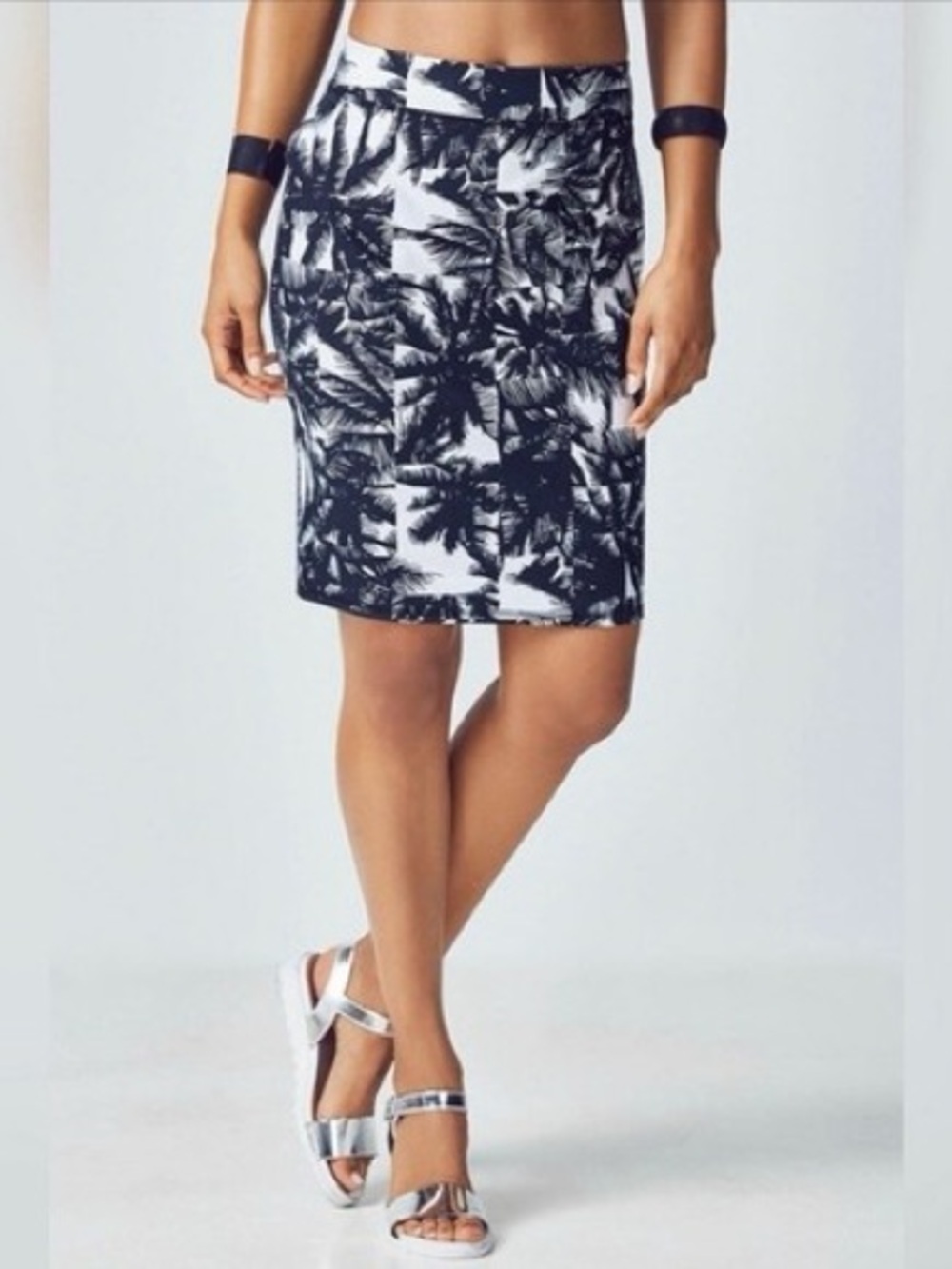 Fabletics black white paradise palm leaf print tropical Cora sport skirt Medium